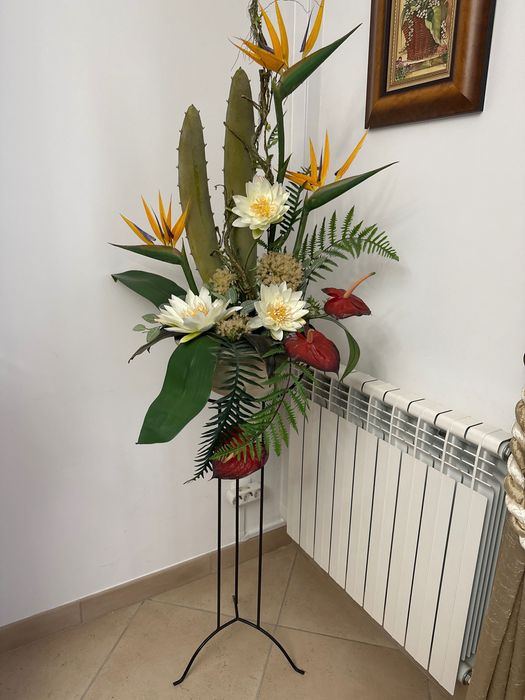 Vaso com Composição de flores artificiais