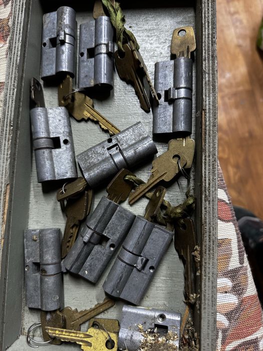 Замок для дверей личинка