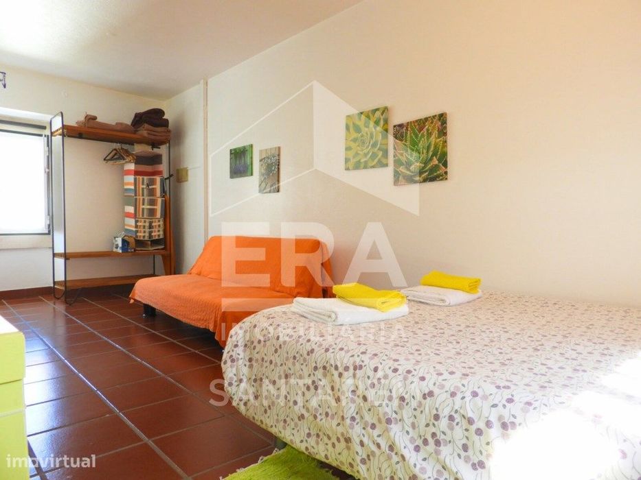 Prédio com 2 Lojas + Apartamento T1