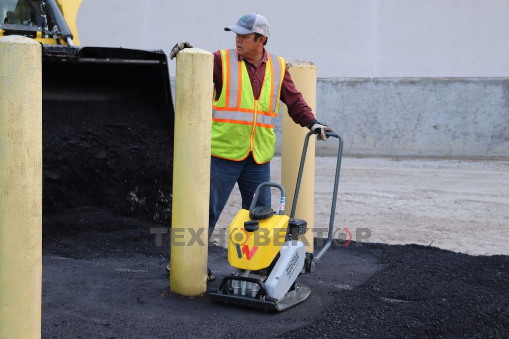 Wacker Neuson seria BPS 1135Aw віброплита прямого направлення.