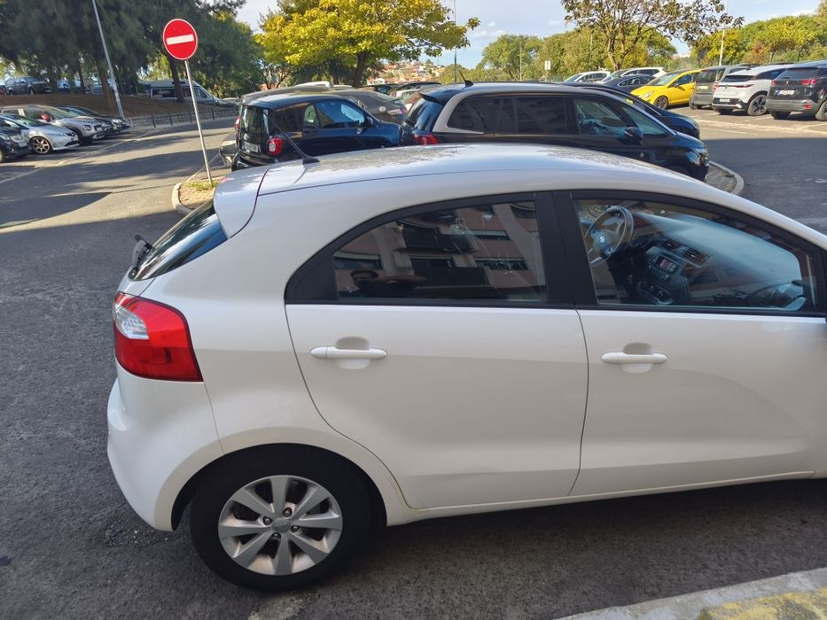 Kia rio 2012   carro de mulher — photo 4