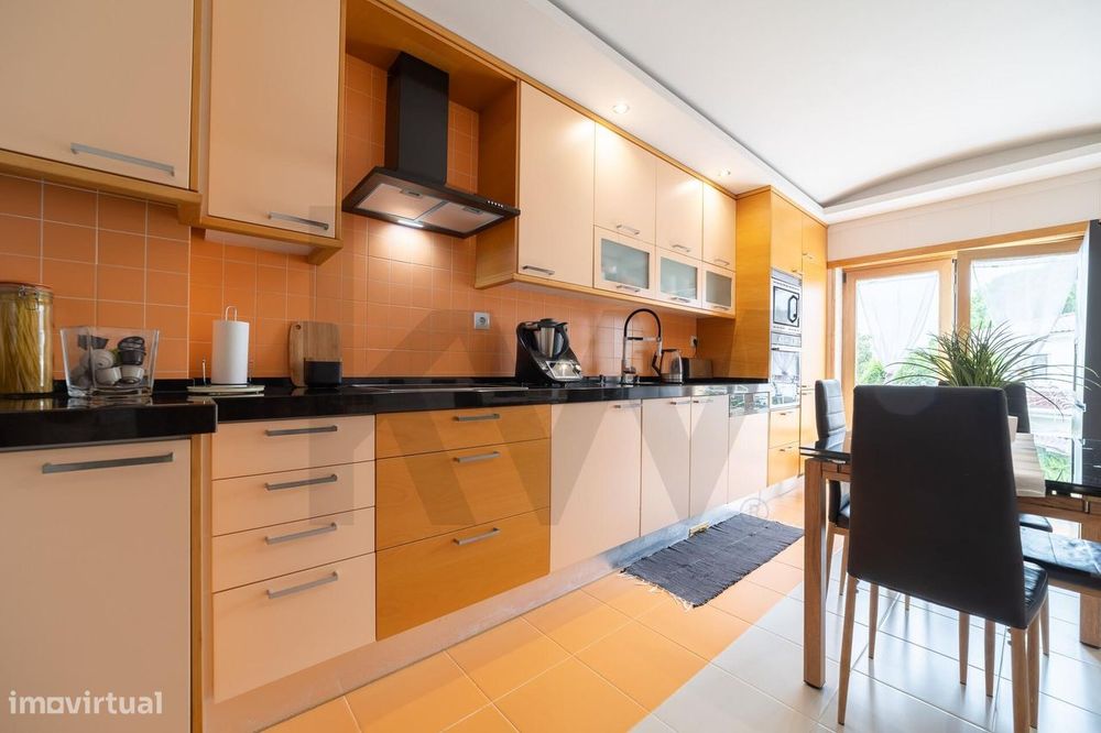 Apartamento T3 com Suite, Arrecadação e Garagem para 3 Carros