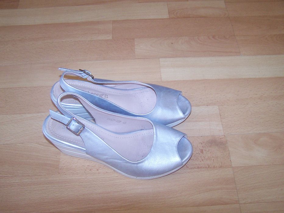 Buty na koturnie roz. 40 ,długość wkładki 26,5