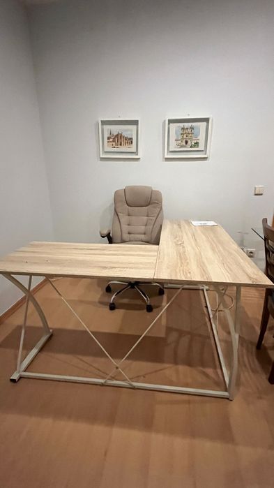 Secretaria em ótimo estado