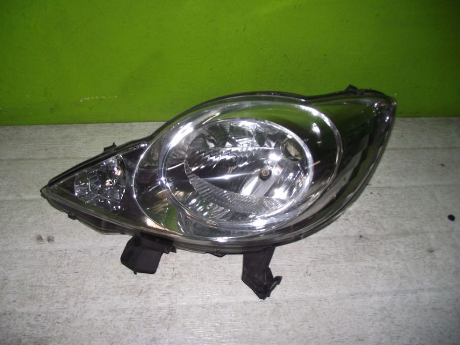 Farol Esquerdo Peugeot 107 - 2005 / 2012 - F1142