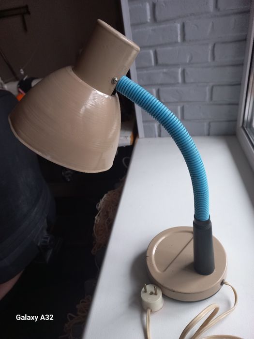 Настільна лампа.