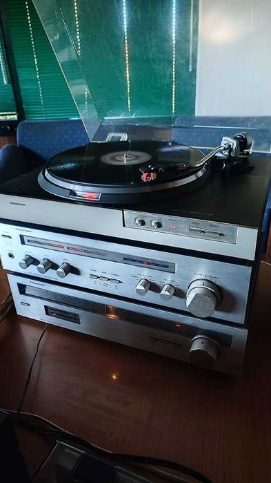 Sistema HiFi Blaupunkt, giradiscos, amplificador