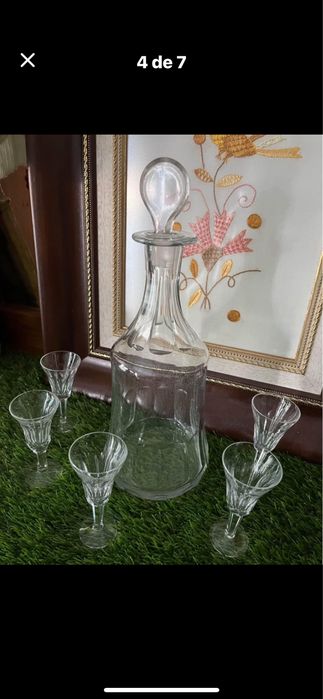 Garrafa em cristal com copos