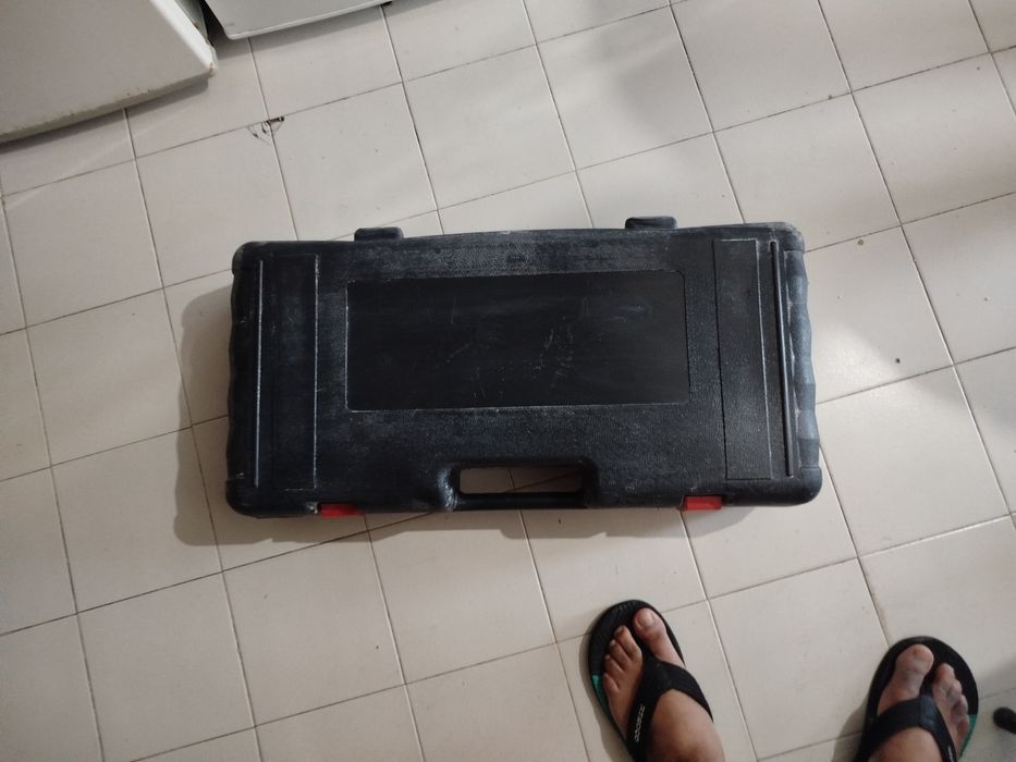 Vende se um martelete semi novo