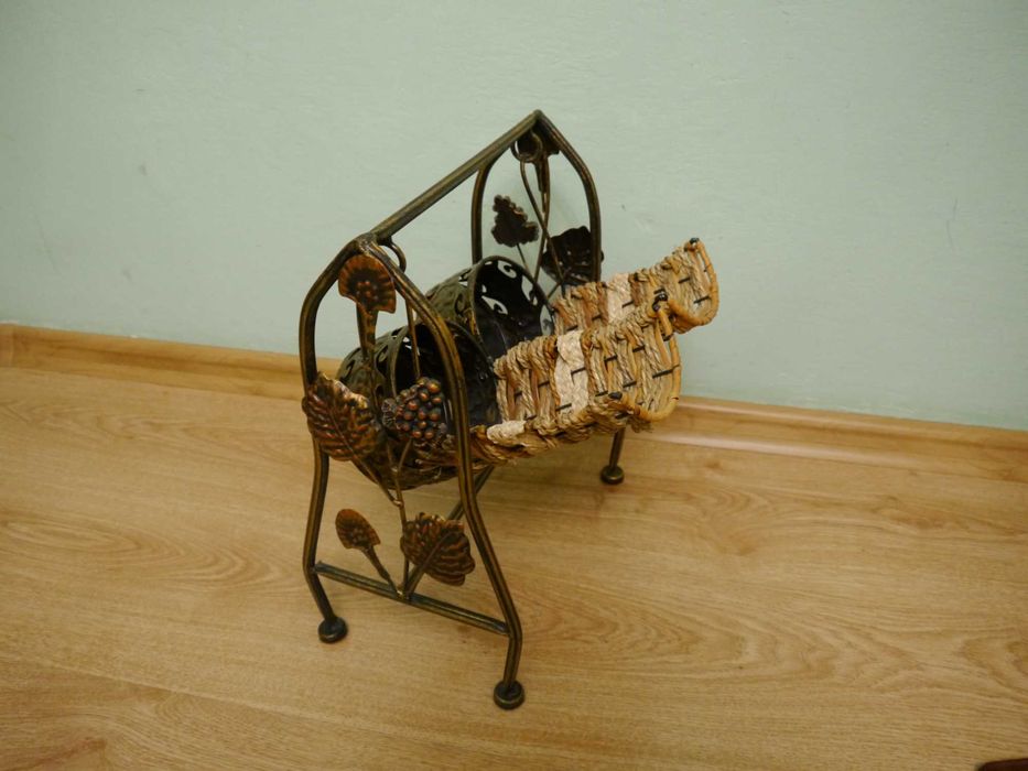 stylowy  stojak na wino