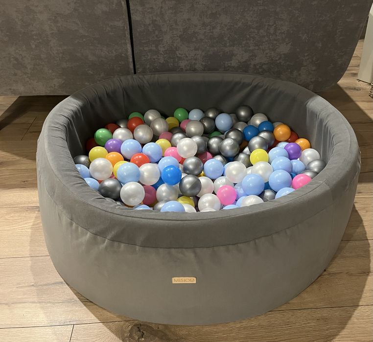 Basen z kulkami misioo