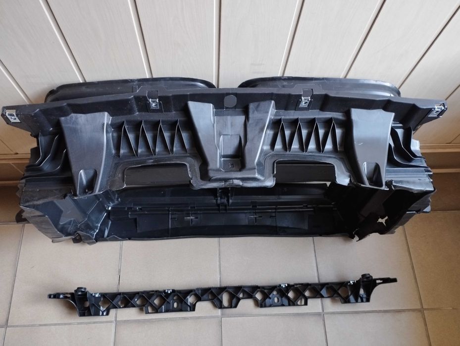 BMW X2 F39 Центральний воздуховод радіатора жалюзі 51748069176