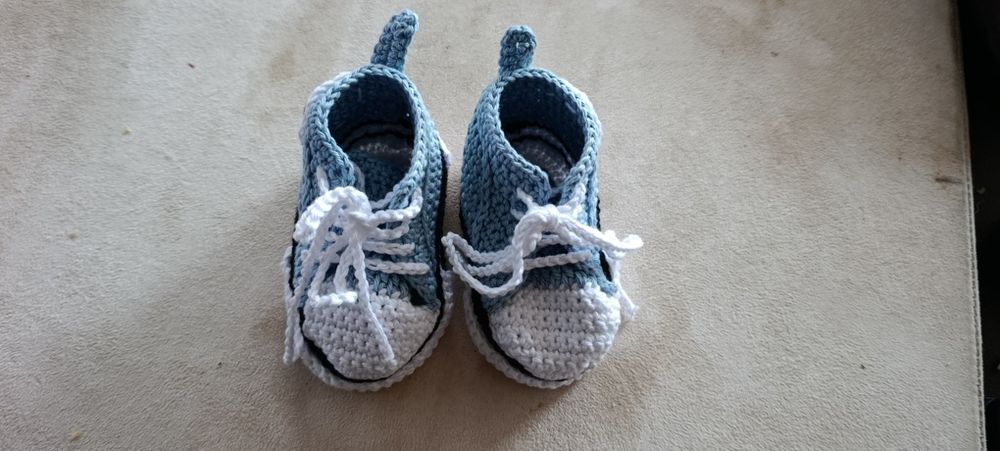 sapatilhas bebé em crochê
