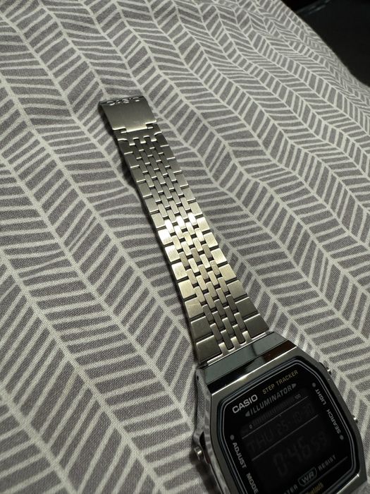 Zegarek srebrny Casio Illuminator bluetooth/licznik kroków