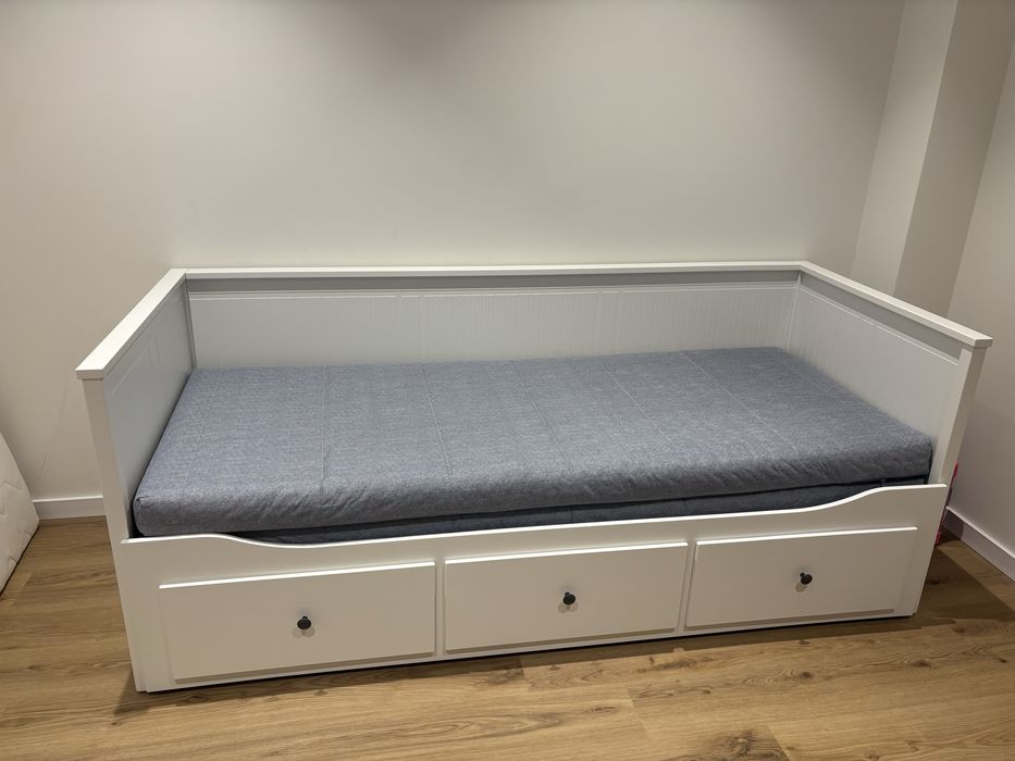 Sofa cama hemnes (ikea), com 3 gavetas e 2 colchões, Branco