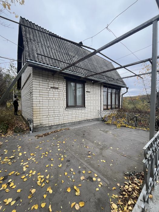 Дача зі Зручностями, Каміном та Грубою