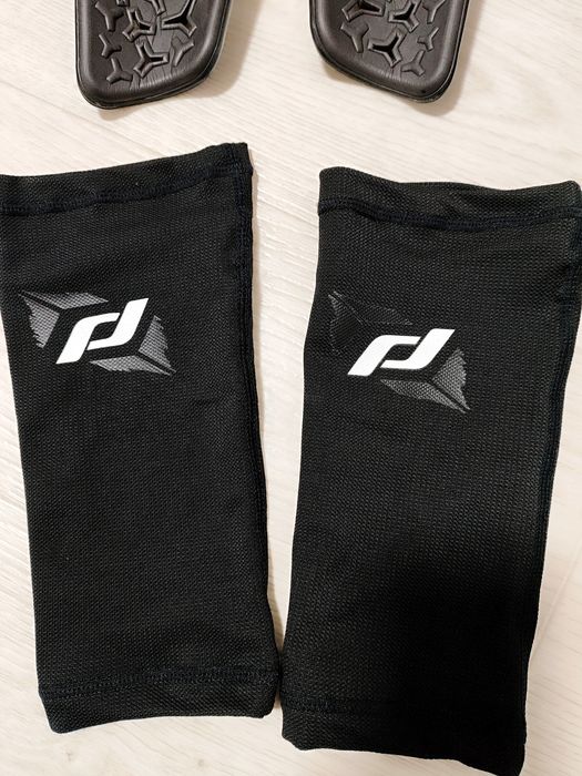 Щитки футбольні Pro Touch Force 1000 HS LITE