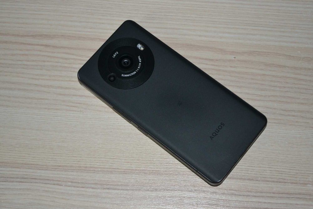 смартфон Sharp Aquos R8S PRO 12/256 8gen2 / шарп он же Leica Phone 3