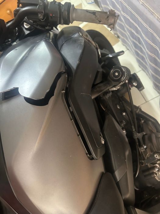 Vendo MT07 acidentada