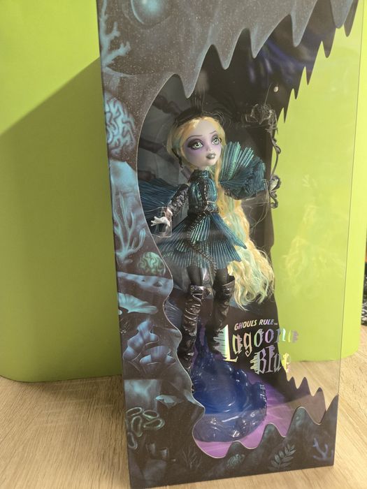 Lagoona blue ghouls rule