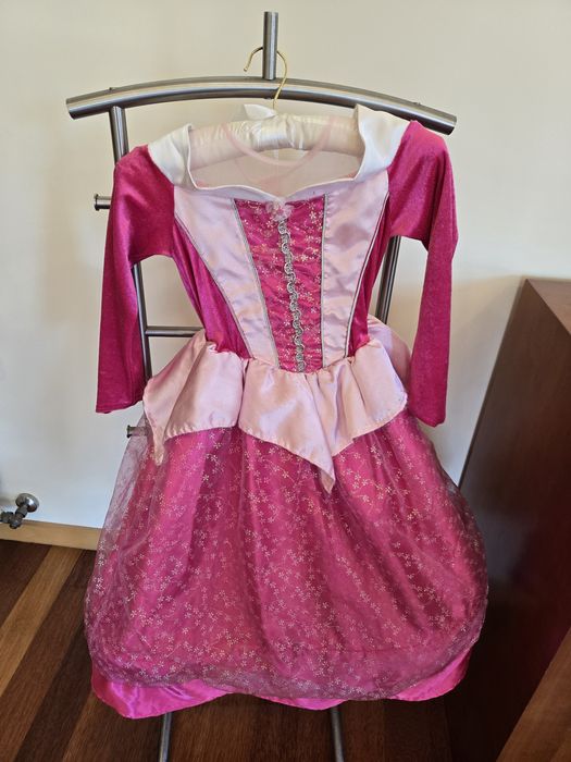 Vestido da Cinderela comprado na loja Disney.