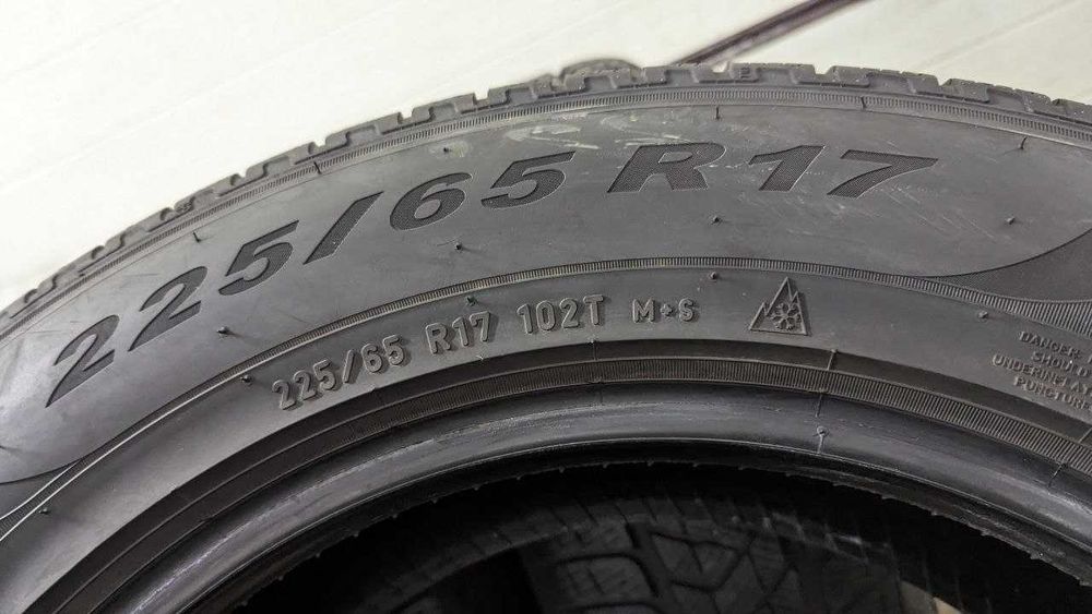 Шини 225/65 R17 102T Pirelli Scorpion Winter