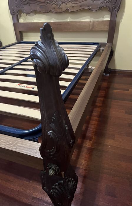 Cama em madeira Vintage