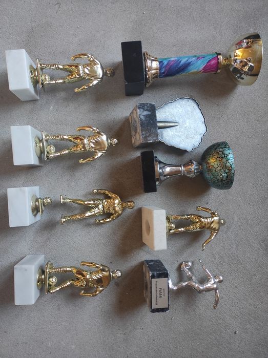 Zestaw statuetek/trofea/puchary sportowe