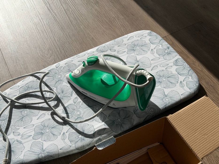 Ferro de engomar Iron Braun + tabua de engomar