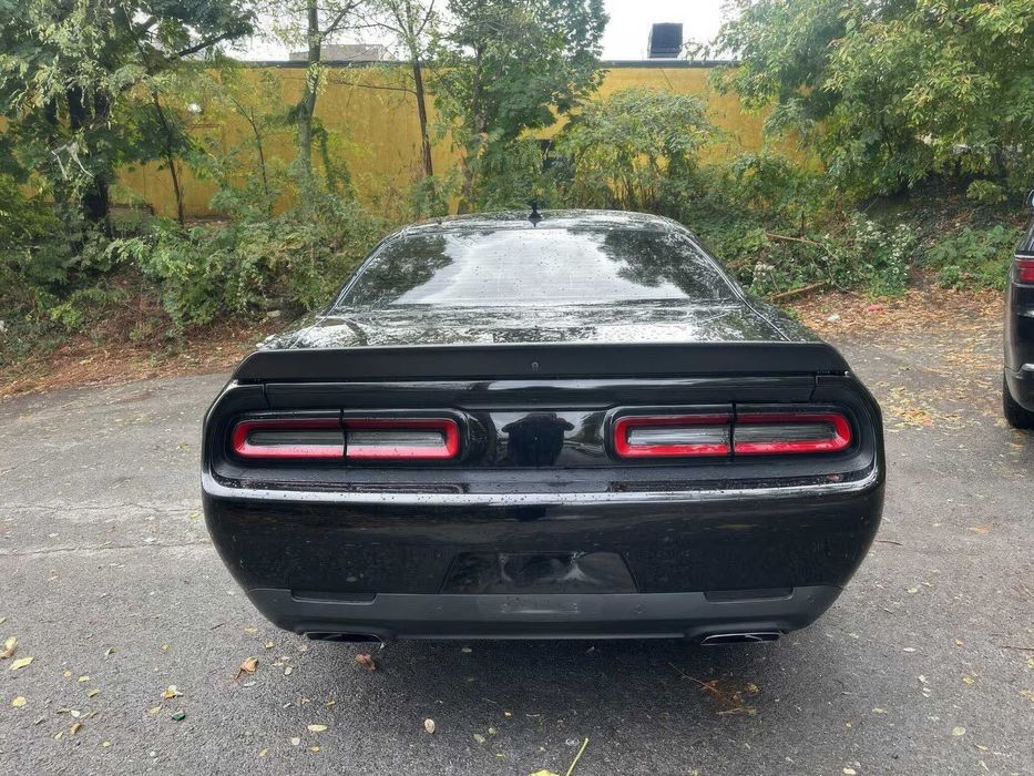 Dodge Challenger      2021