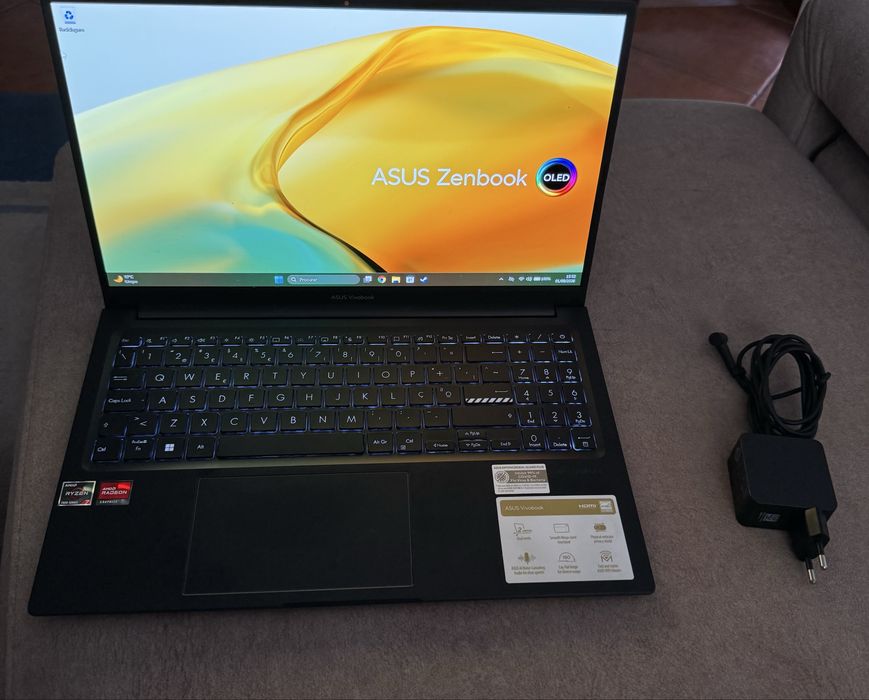 Portátil ASUS Vivobook 15.6" OLED