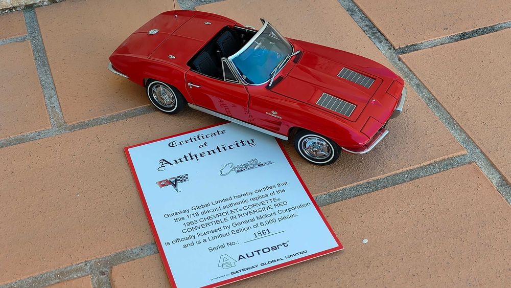 Chevrolet Corvette C2 Stingray Convertible AutoArt 1/18