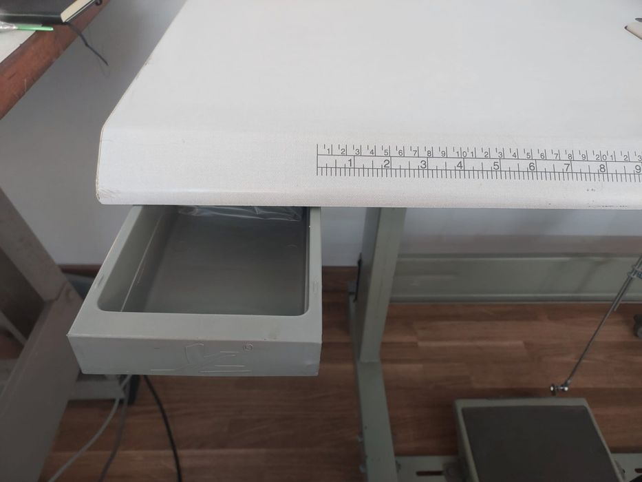 Maquina de costura semi indistrial zig-zag e ponto corrido