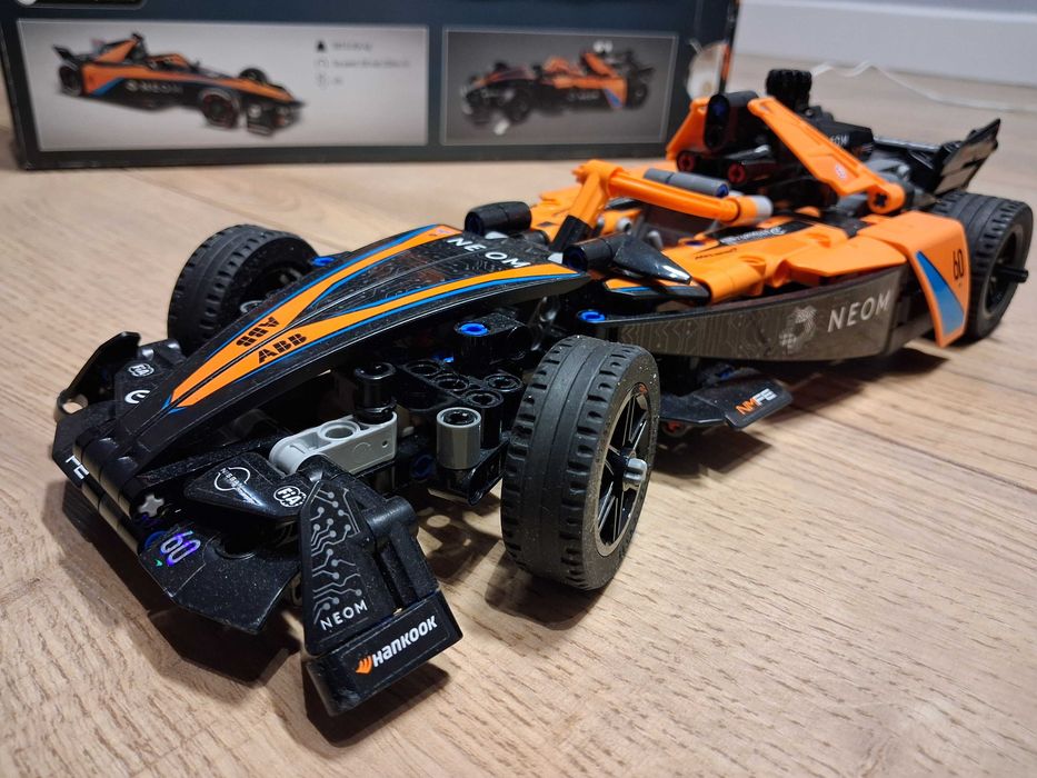 Klocki LEGO 42169 Technic NEOM McLaren Formula E Pull-Back
