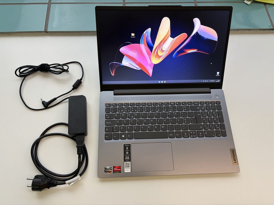 Lenovo Ideapad slim 3 - 1TB SSD 16Gb RAM  c/ garantia