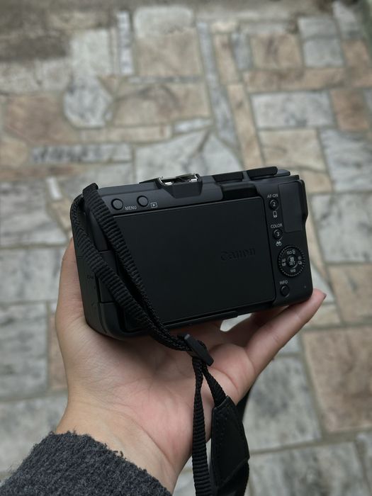 Canon R50V   NOVA