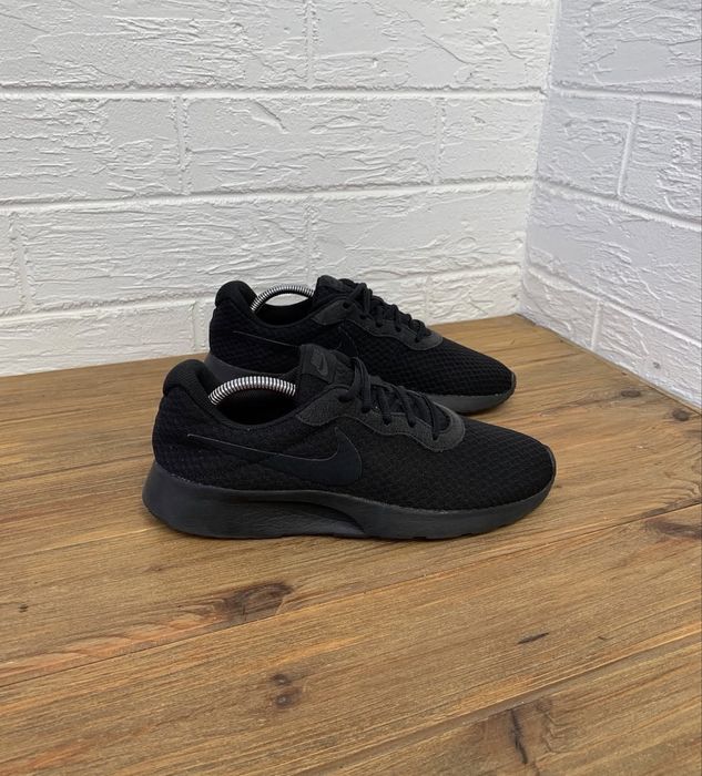 Кроссовки Nike tanjun оригинал 41р черные