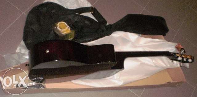 Guitarra eletroacústica - modelo cutaway marca MSA