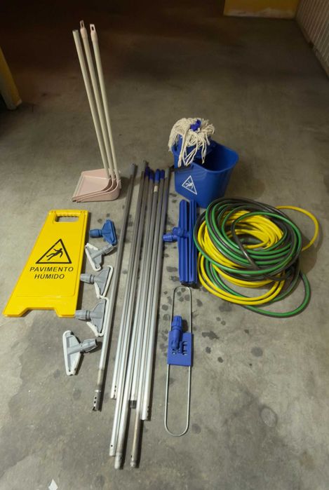 Conjunto de equipamentos de limpeza profissional
