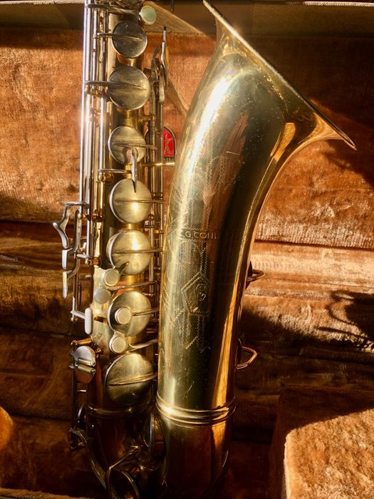 Saxofone tenor Conn 10M naked lady