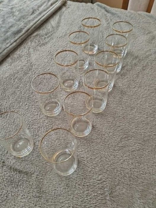 Szklanki, literatki ze złotym paskiem 140 ml. PRL. Vintage