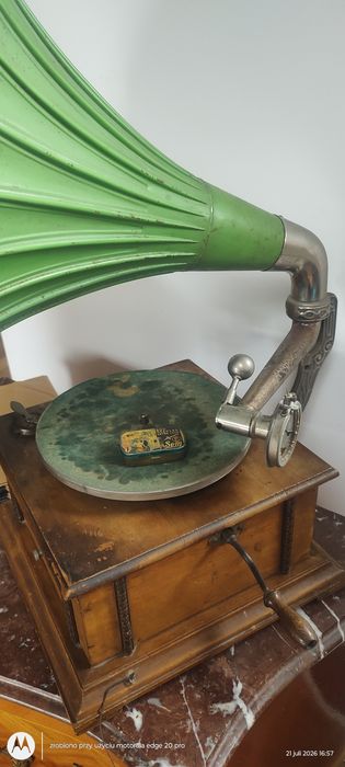Antyk Stary gramofon z tuba