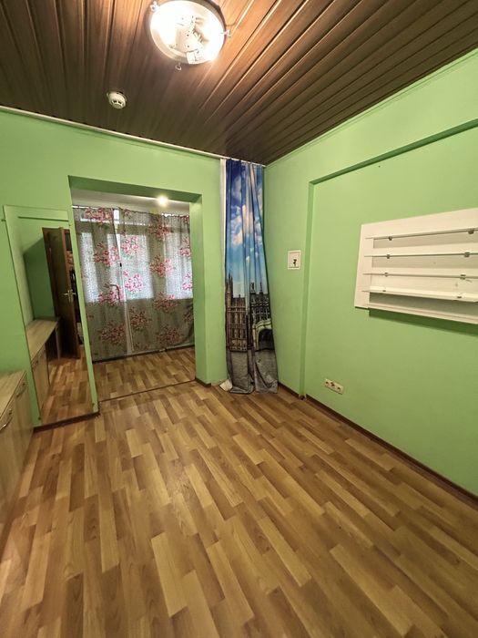 Здам комерційне приміщення з окремим входом.