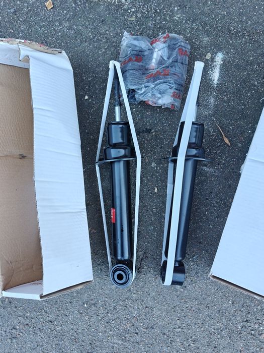 Передні амортизатори Pajero  wagon 4