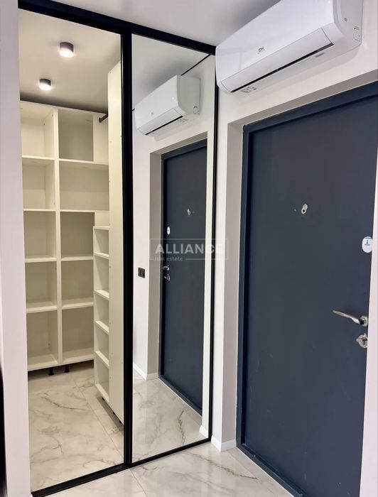 Стильна 1-кім. квартира з дизайнерським ремонтом, меблями та технікою