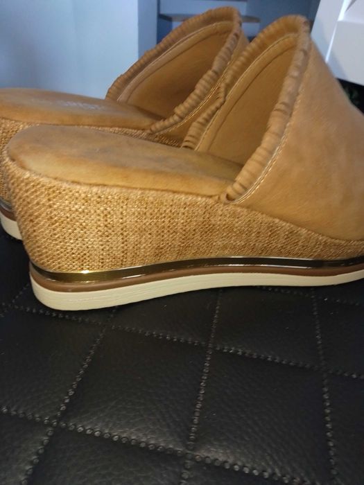 Buty damskie na koturnie
