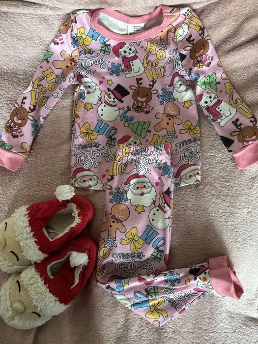 Новорічна піжама 18 міс. + тапочки