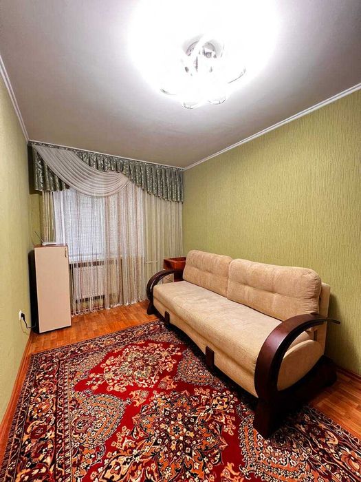 Продам 2-кімнатну квартиру в центрі міста — 54 м², меблі та техніка залишаються