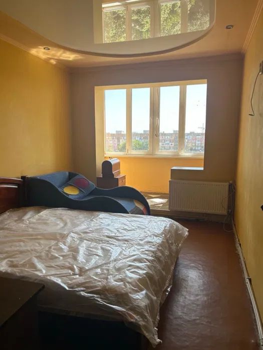 Продам гарну трикімнатну квартиру р-н Ковалівка.