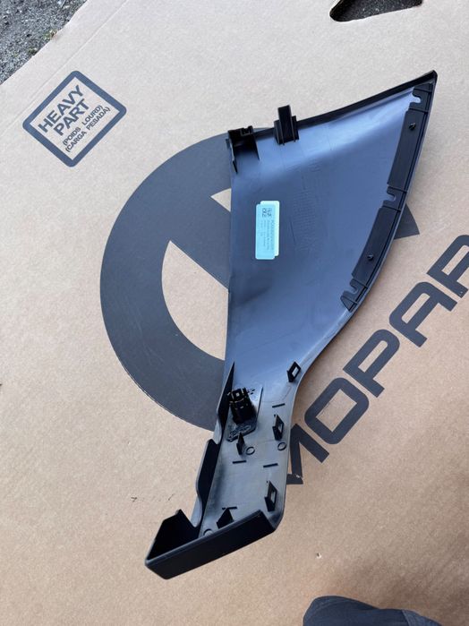 DODGE RAM 1500 2019-24 Listwa Zderzaka Prawa 68404346AA Wersja REBEL